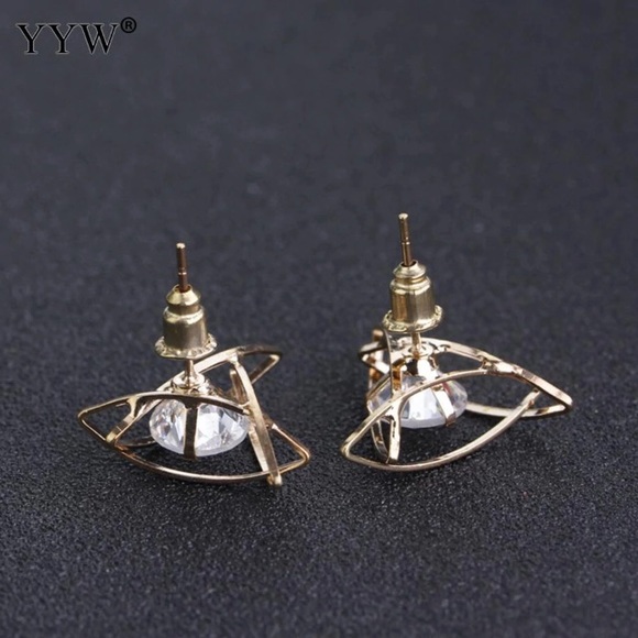 💙💎💲FIRM🛍➕BUNDLE 4 DISCOUNT! CAGED CZ💛TRIANGLE - Picture 5 of 8